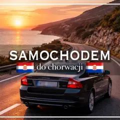 Czarny Volvo jedzie krętą drogą wzdłuż wybrzeża Chorwacji o zachodzie słońca. Napis "SAMOCHODEM do chorwacji" z chorwackimi flagami.