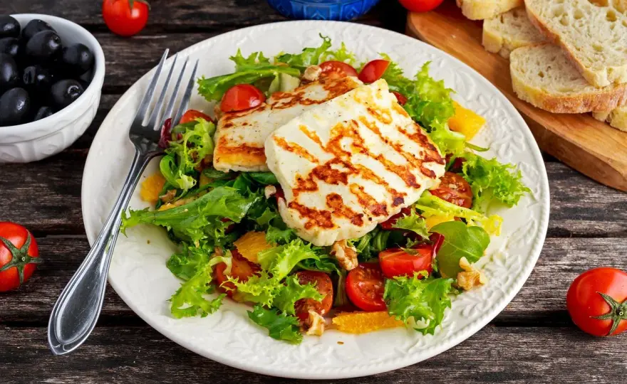 Ser halloumi - Jak go grillować i z czym smakuje najlepiej?
