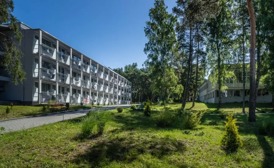 Hotel NAT w Krynicy Morskiej - Spokojny urlop 100m od plaży. Warto?