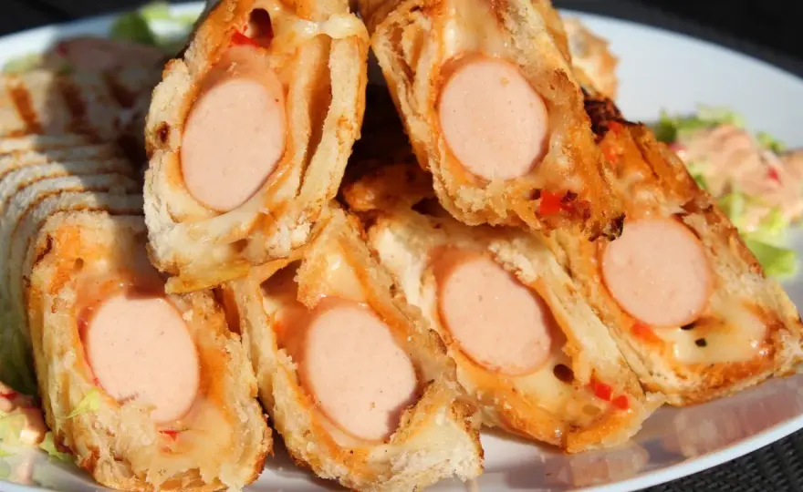 Domowe hot dogi - Szybki przepis i triki na idealną bułkę