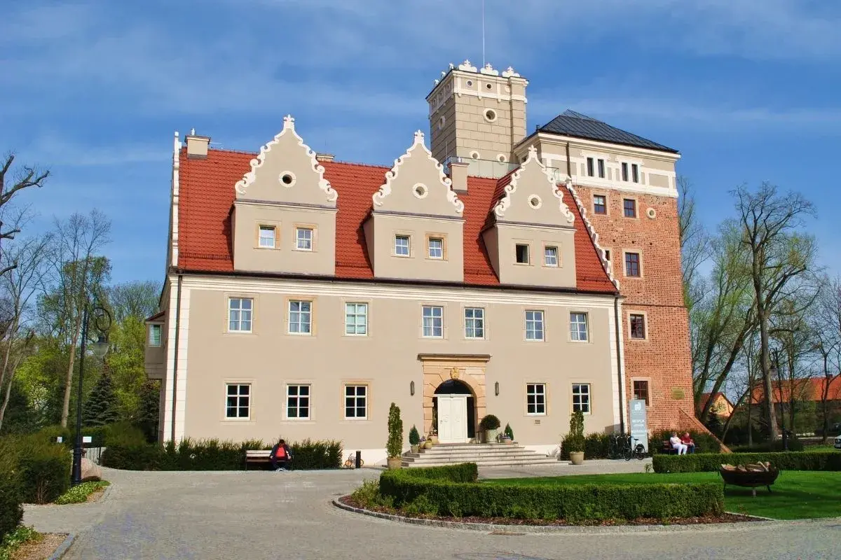 Zamek w Krobielowicach, idealne miejsce na jednodniową wycieczkę, to jedna z atrakcji do 30 km od Wrocławia.