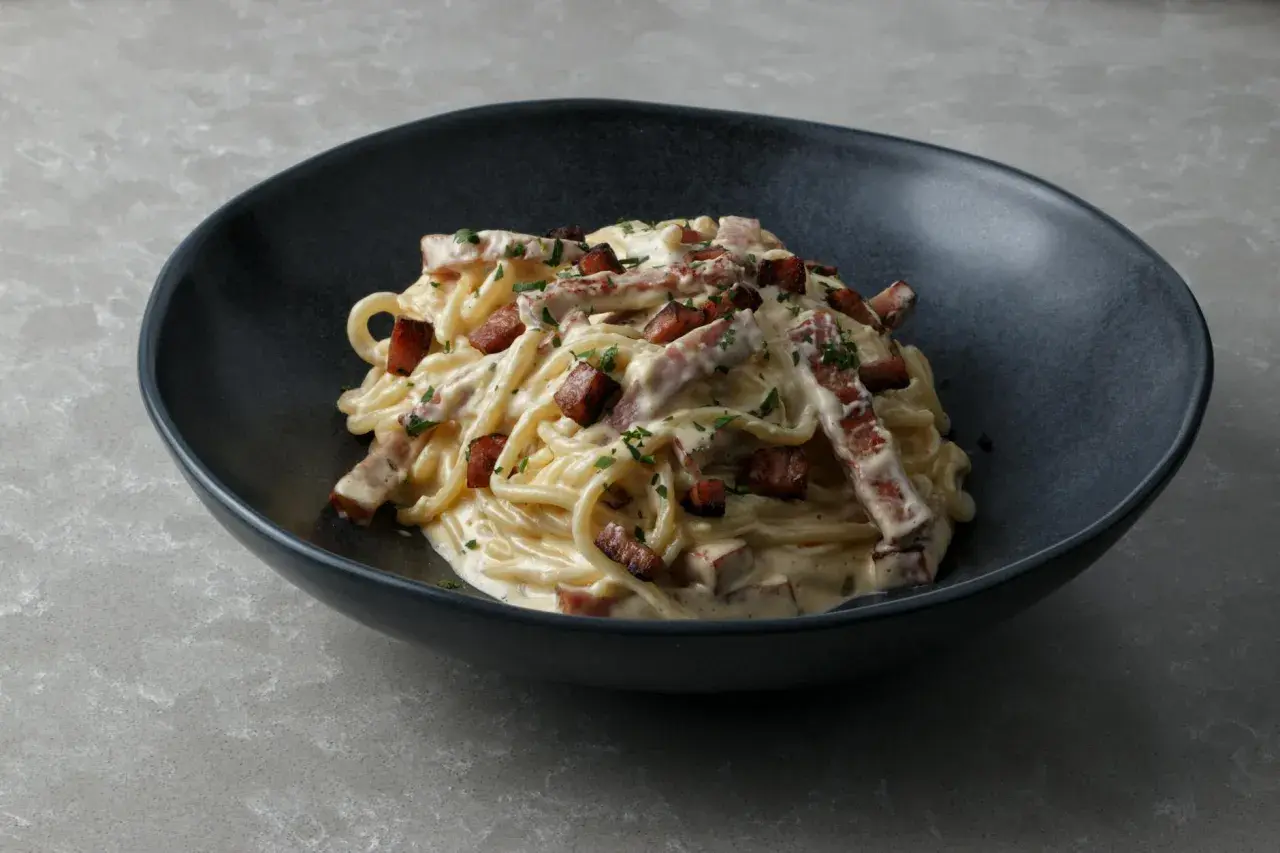Pyszne spaghetti carbonara, idealne na szybki obiad. Ten przepis na carbonarę zachwyci każdego!