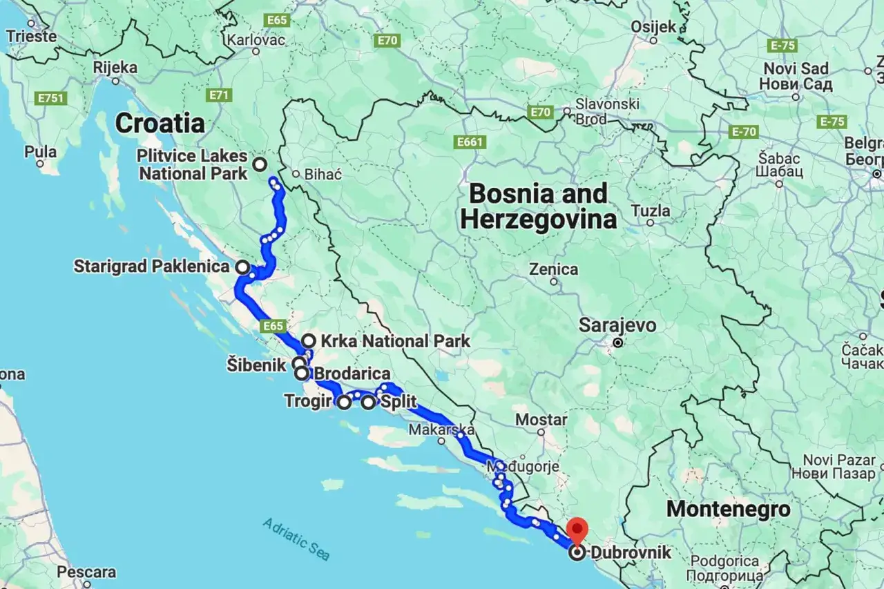 Trasa podróży samochodem do Chorwacji: od Parku Narodowego Jezior Plitwickich, przez Starigrad Paklenica, Szybenik, Trogir, Split, Makarską, aż do Dubrownika.